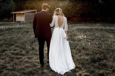 Robe de mariée dos nu en dentelles 